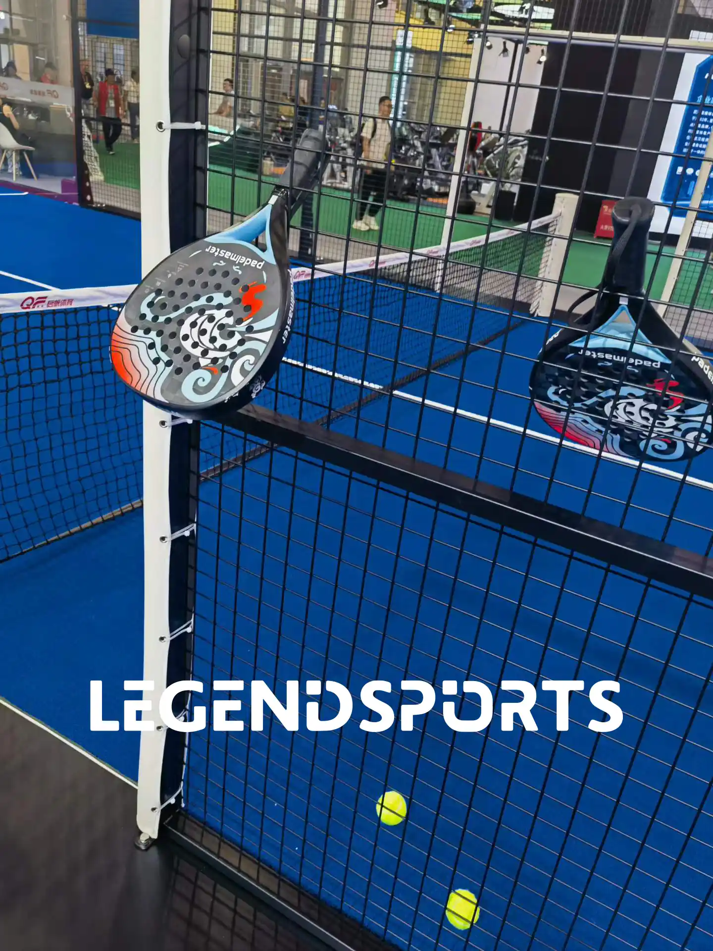 Wie man eine britische Lagerhalle in eine Indoor-Padel-Anlage umwandelt